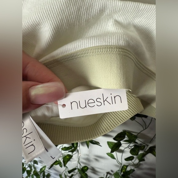 Nueskin Solid Pattern Bra - Picture 6 of 7